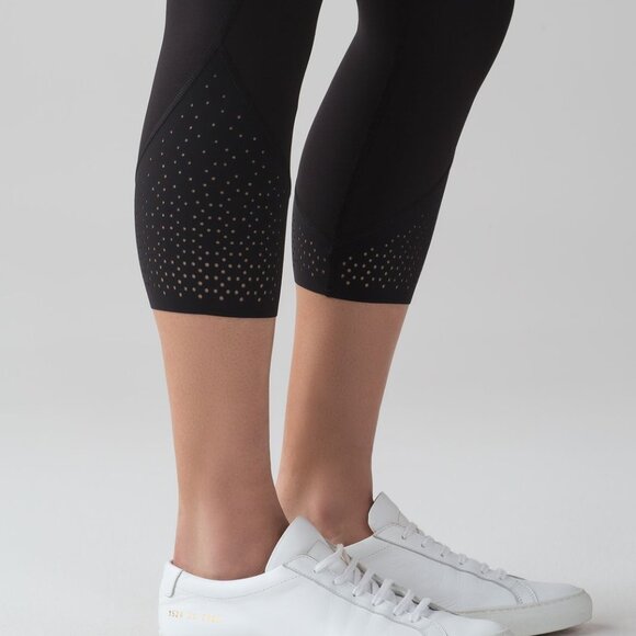 Lululemon Anew Crop 21" luxtreme, size 6 in black - Picture 10 of 14